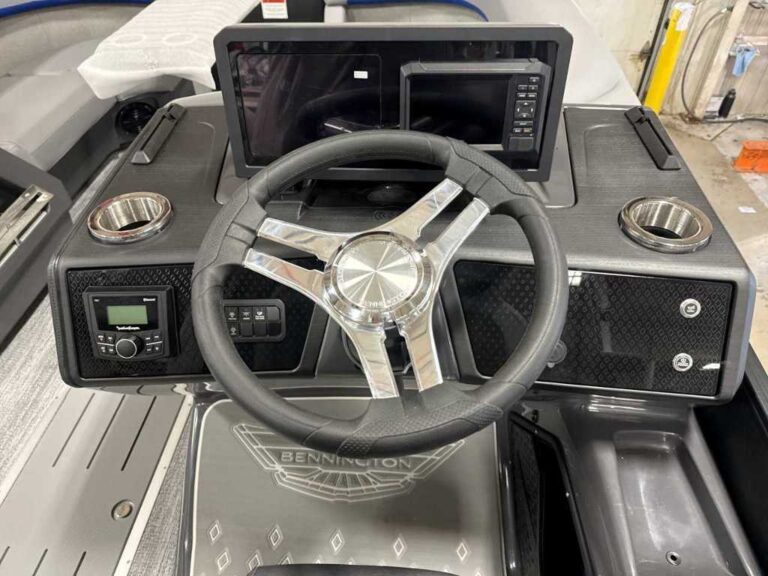 2026 Bennington 22MFB - SPS - Blackout US-ETWC6648J526 [photo 11]